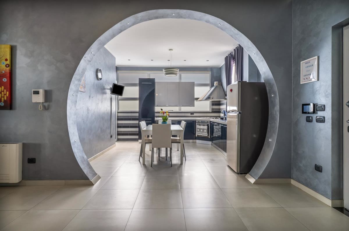 The round arch leading from the living room to the kitchen